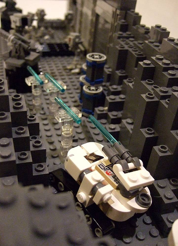 Illustration for article titled Using Hundreds of LEGO Star Wars Mini-Spaceships to Create Huge Battles